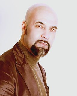 Photo the L'artiste Claudy Khan